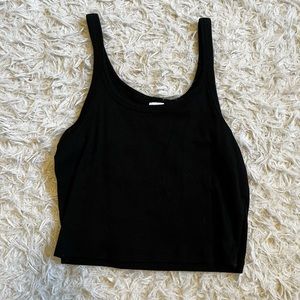 Simple ribbed cropped fitted black tank